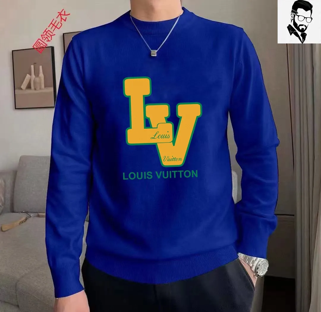 🅿️240 【LV Louis Vuitton】Autumn and winter classic round neck pullover sweater, in full condition! ! ! Wool blended fabric, the latest model in 2025, golden ratio! ! Slim-fitting soft gold, versatile and practical item, the combination and practicality are extremely powerful, simple and elegant, and classy! To create your own style, it is highly recommended to buy it in two colors. The standard slim fit tailoring process is suitable for both young and old men. It is knitted from wool and will not cause any discomfort! While keeping warm, it is stylish, textured and wearable, and the classic logo with contrasting colors on the chest feels in place! ! Recommended for regular customers! ! Size M-3XL (maximum wear: 190 pounds)